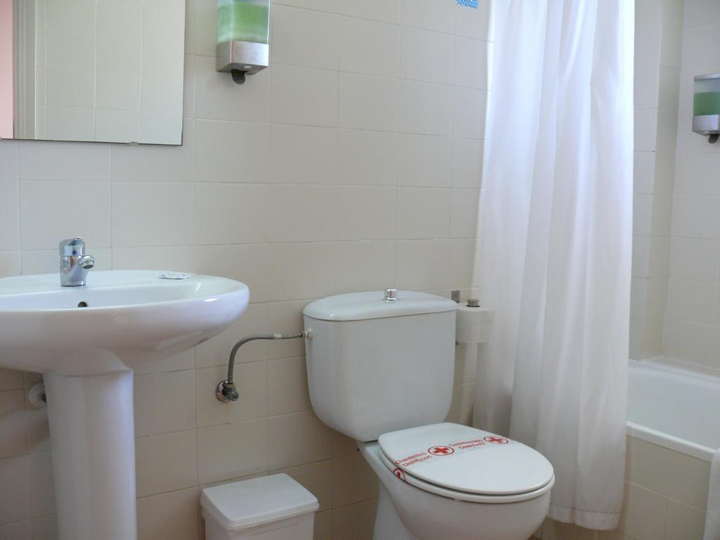 Bay Hotel Roses Phòng bức ảnh