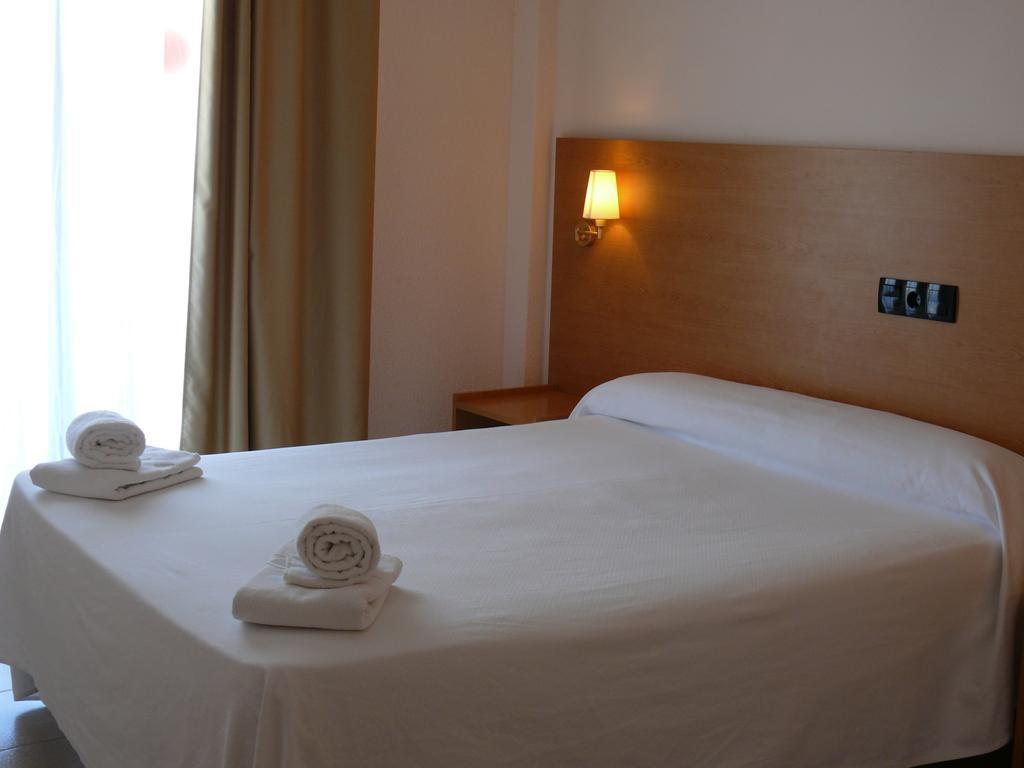 Bay Hotel Roses Phòng bức ảnh